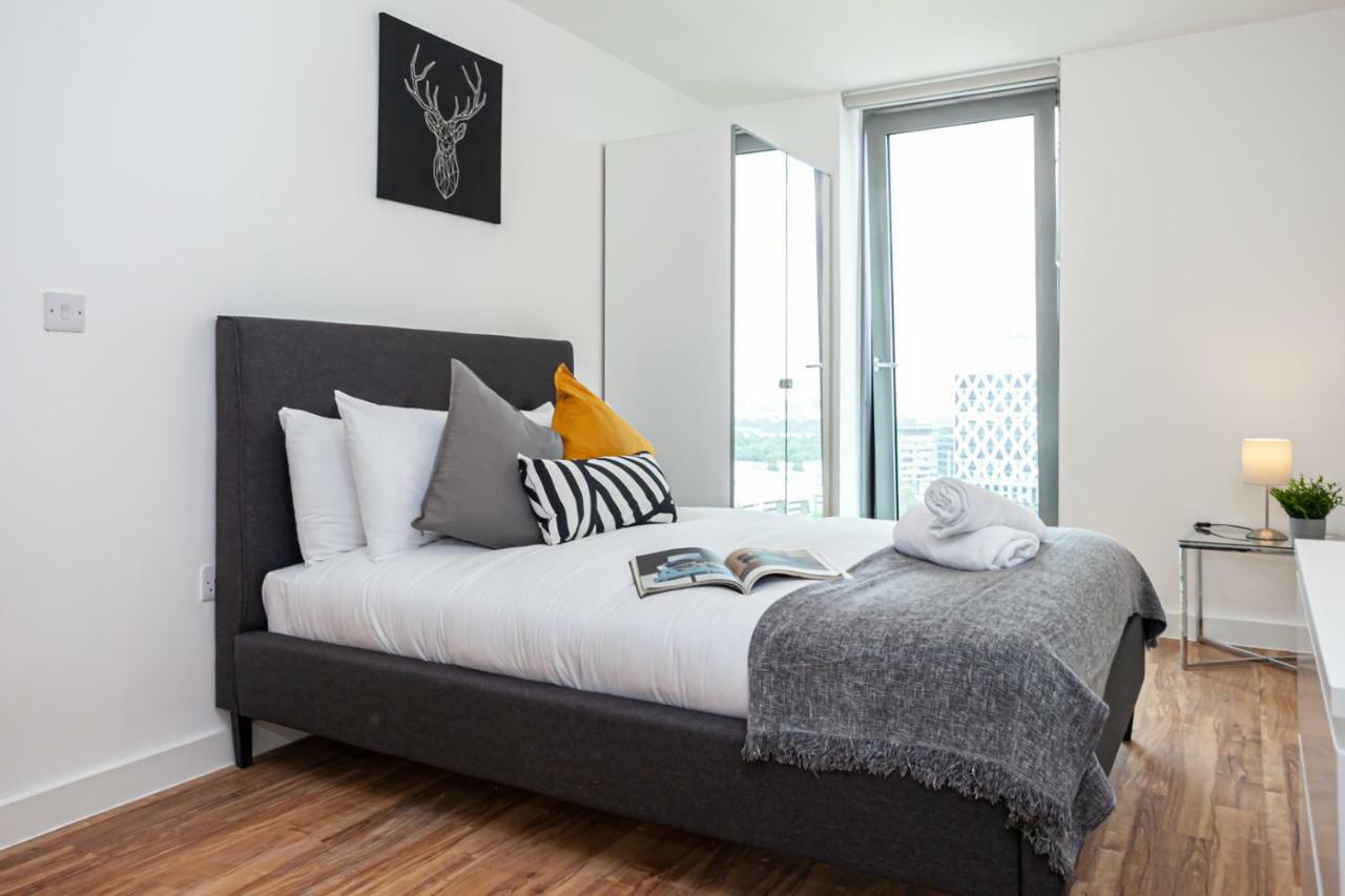 X1 Apartments Salford Quays Экстерьер фото